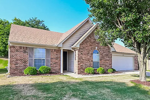 1883 Crescent Ln Photo 1