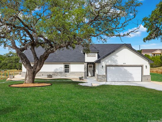 808 Heinen Road, Bandera, TX 78003