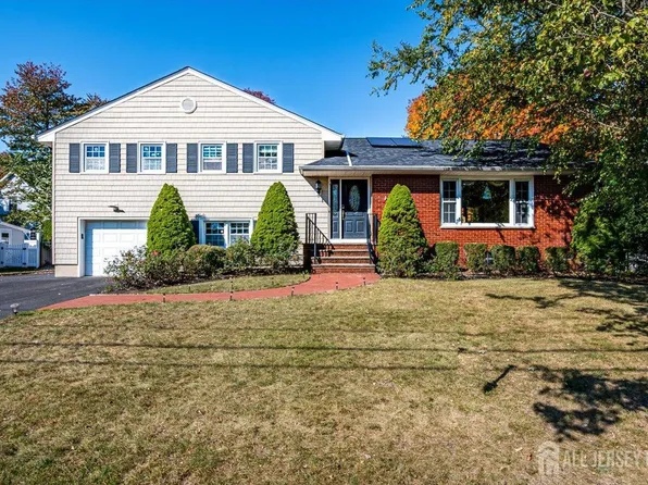 705 Sunbrite Ln, Piscataway, NJ 08854