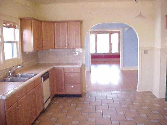 3rd image of 728 S Jenkins Ave