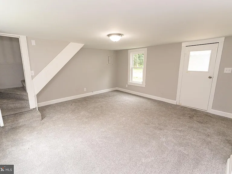 119 Davis Ln — Photo 8
