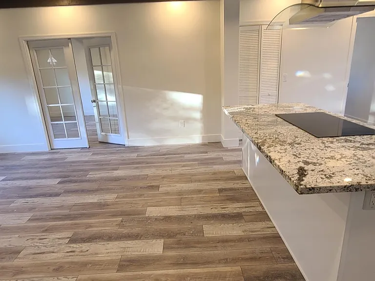 1402 Clara Ln — Photo 6