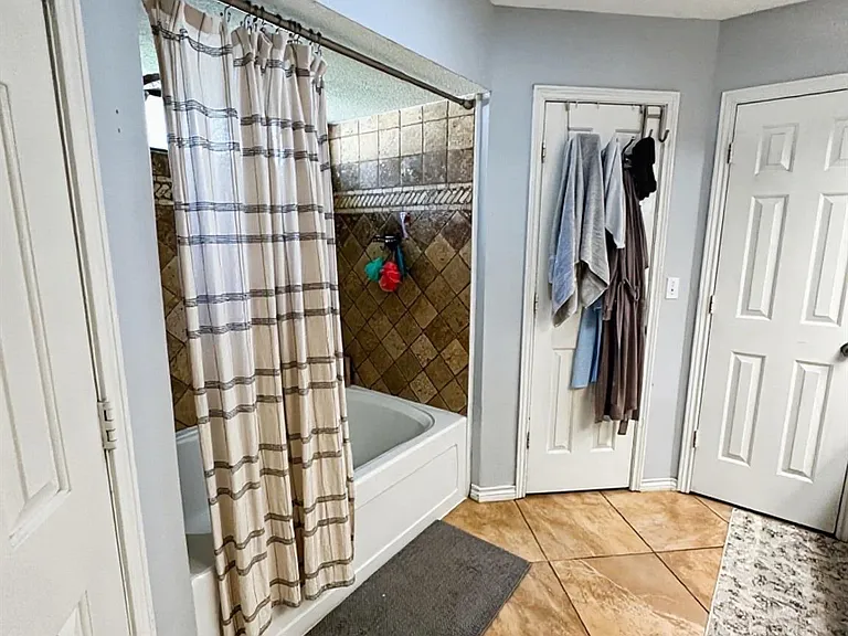 3934 Cypress Lake Dr — Photo 20