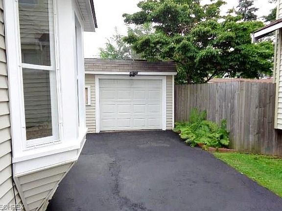 3rd image of 3573 W 136th St