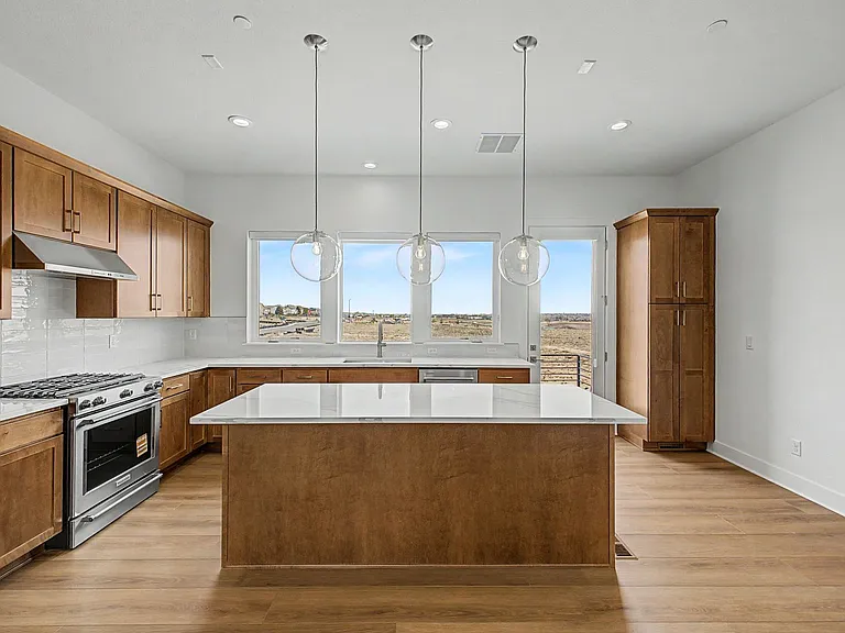 689 Saddle Dr — Photo 12