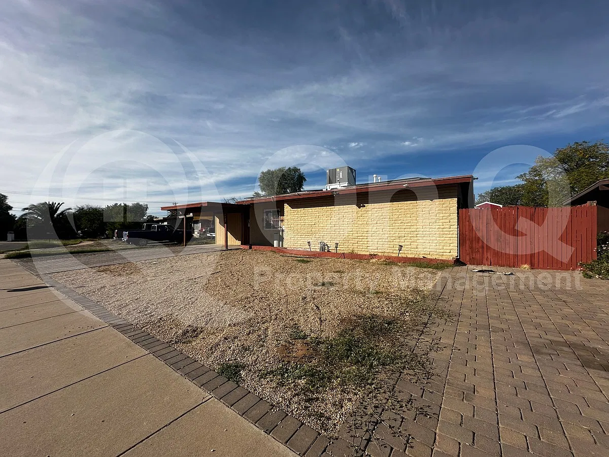 Building Photo - 1132 W Knox Pl