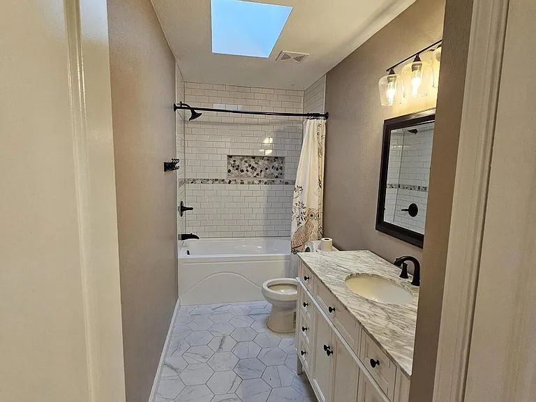 2219 Calle De Cantabria — Photo 15