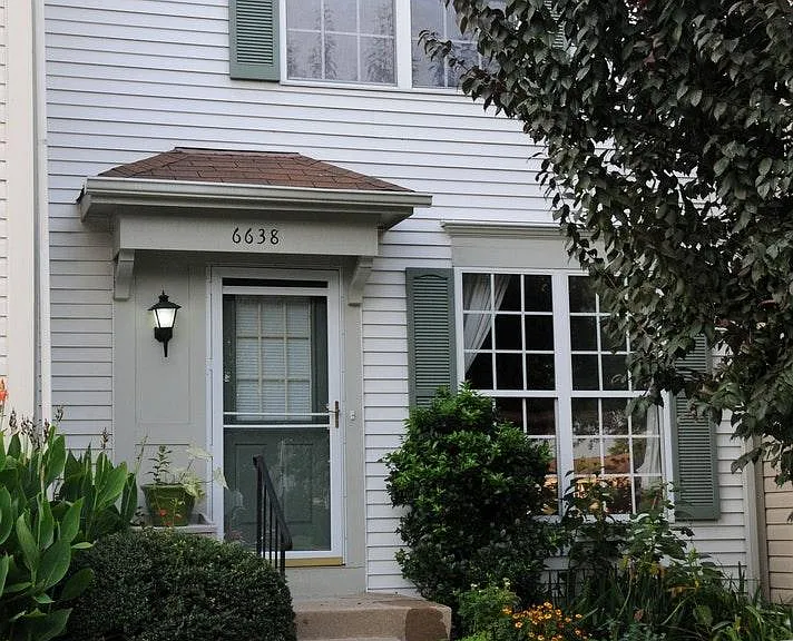 Frontyard and doorway.
