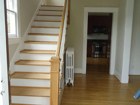 3rd image of 902 Marye St