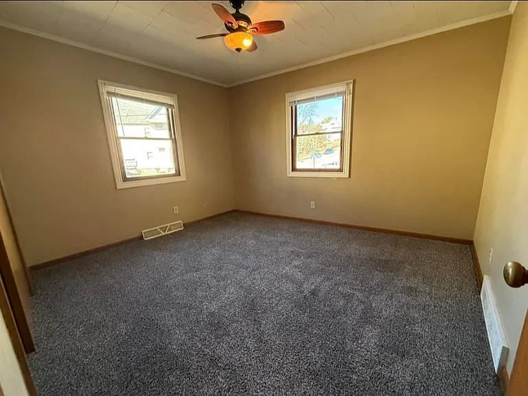 493 Burch St — Photo 5