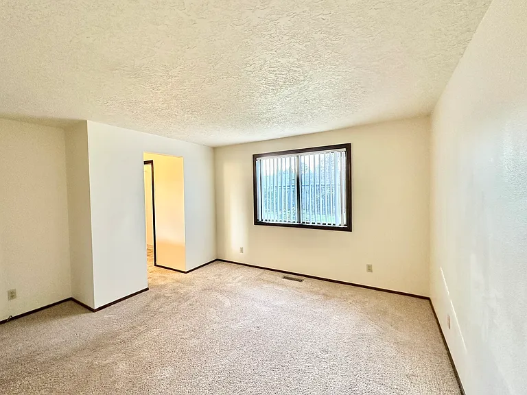 2346 Woodlawn Ct NE — Photo 11