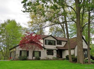 165 Glen Oak Dr, East Amherst, NY 14051