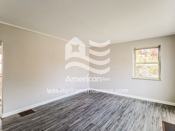 1385866_002_living_room_14141625.jpg