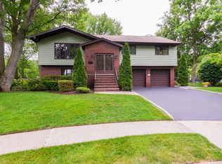 4 Dogwood Ct, Westwood, NJ 07675