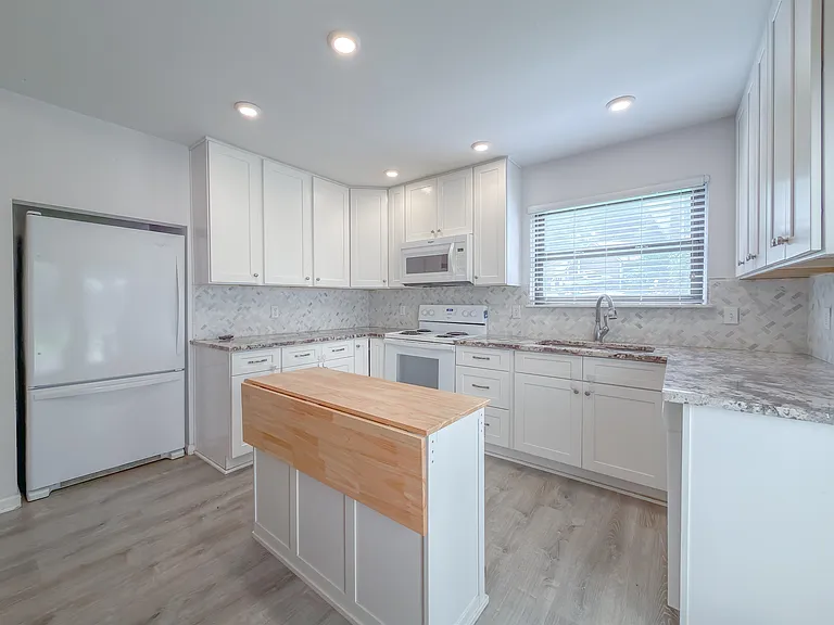 3200 Langley Cir — Photo 8
