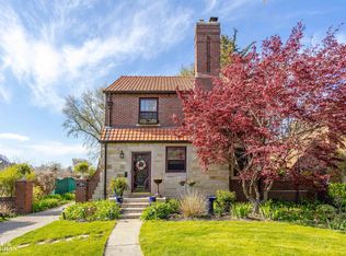 15417 Essex Ave, Grosse Pointe Park, MI 48230