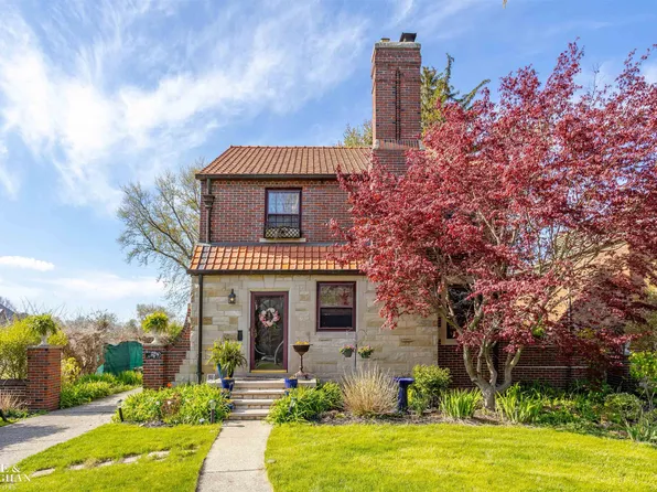 15417 Essex Ave, Grosse Pointe Park, MI 48230