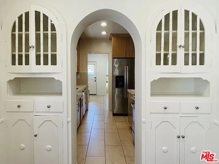 203 N Doheny Dr — Photo 10
