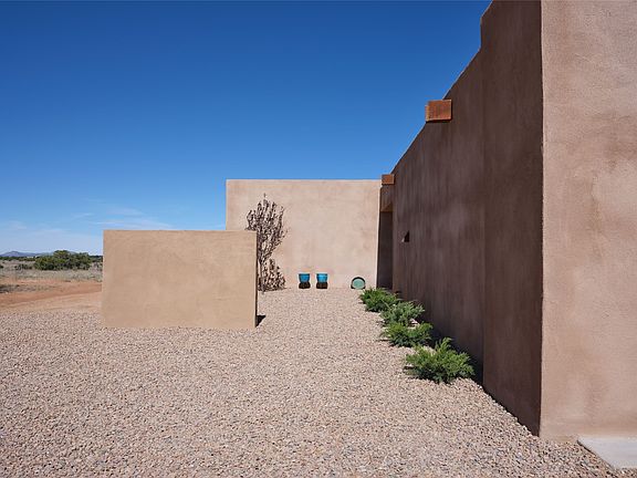 2nd image of 51 Spur Ranch Rd