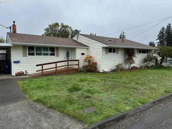 1058 W 10th St, Coquille, OR 97423