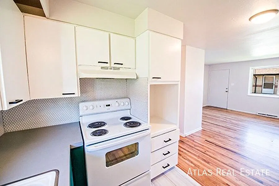 Pet-friendly 2BR with Laundry Onsite. Located directly next to Walker Branch Park and a few block... — Photo 1