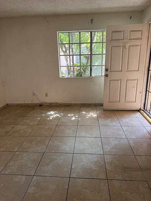 2 bed, 2.5 bath, 1200 sqft, $3,500 — Photo 3