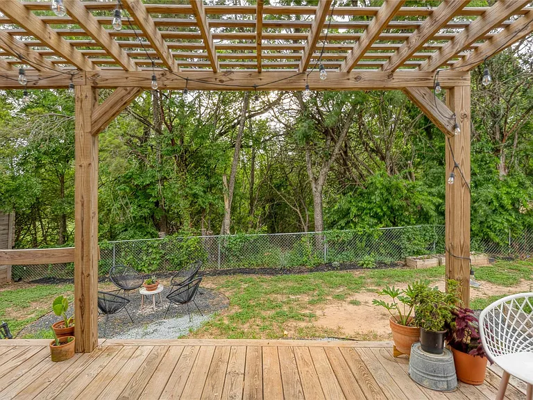 8812 United Kingdom Dr — Photo 24