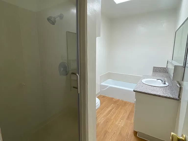 2215 N Beachwood Dr #205 — Photo 9