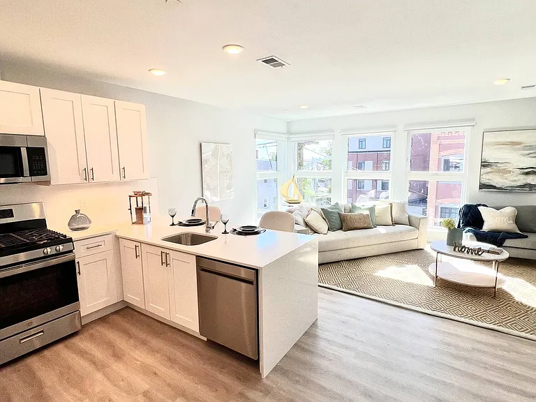 529 Mulberry St — Photo 1