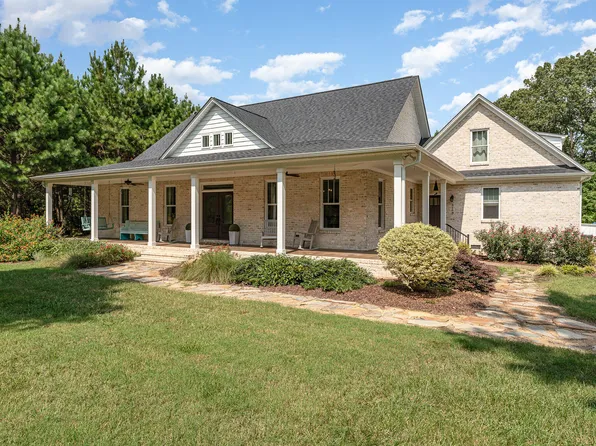2153 Traders Dr, Burlington, NC 27215