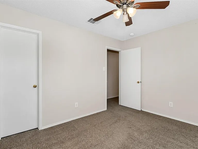 2152 Laughlin Rd — Photo 9