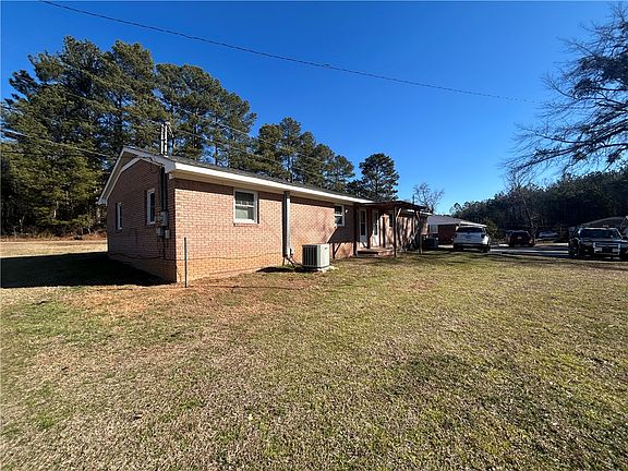 4th image of 104-110 White Pine Rd