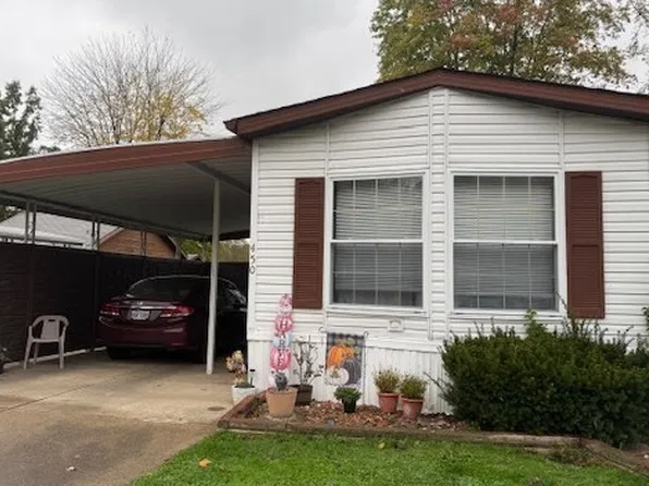 450 Whispering Pines Dr NW, Warren, OH 44481