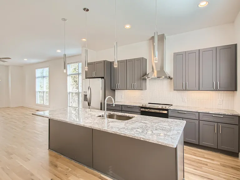 411 Serenity Ln — Photo 4