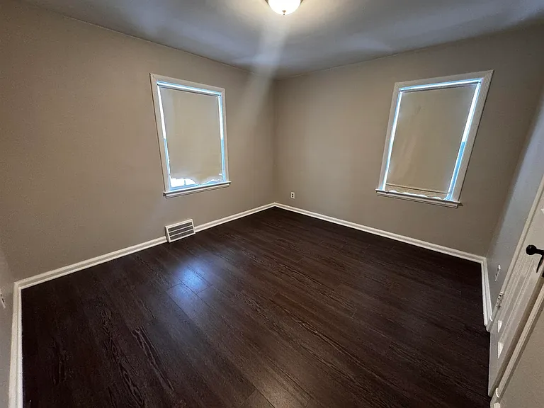 1305 Collegewood St — Photo 2