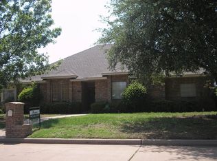 998 Coulter Dr, Burkburnett, TX 76354