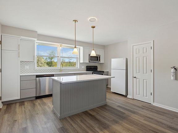 2nd image of 500 Manor House Ln #B3