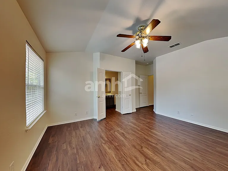 6702 Sandy Point Dr — Photo 13