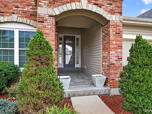 5th image of 32 Carlton Lake Ct