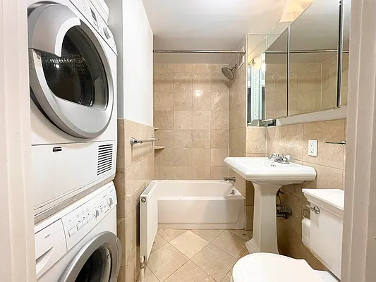 Rented by Century 21 Premier  | media 12