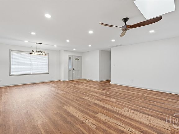 5th image of 105 Carlton Road