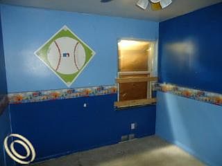 5th image of 18212 Woodbine St