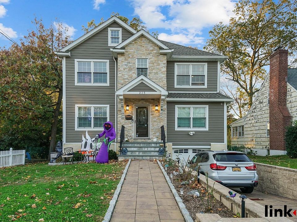 1st image of 225 Park Dr