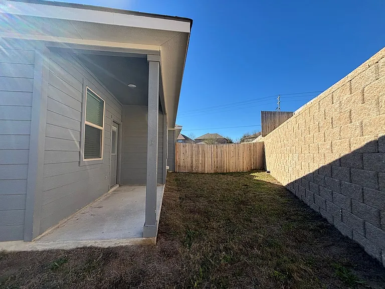 330 Caleb Ct — Photo 35
