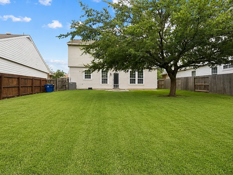 157 Carmel Dr — Photo 23
