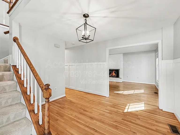 8942 Kenilworth Dr — Photo 2