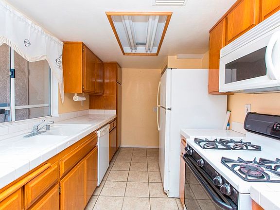 2nd image of 22123 Figueroa St Unit 135