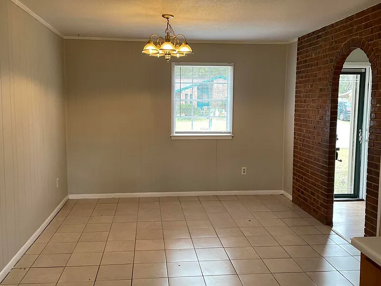 2501 Academy Dr — Photo 3