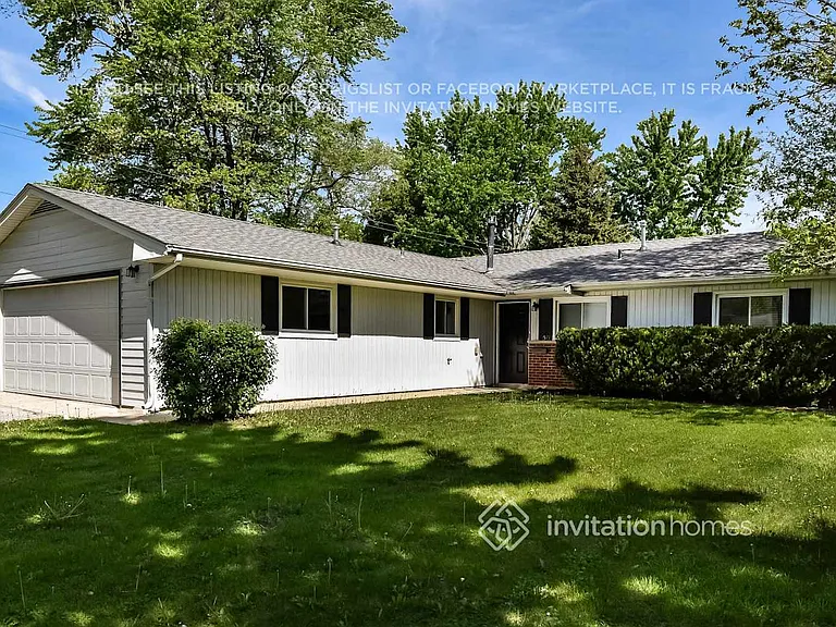 1571 Birch Ave — Photo 2