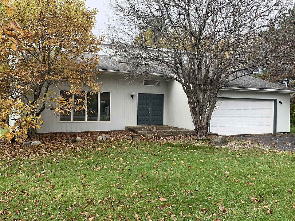 1st image of 3 White Oak Ln